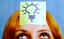 A-lady-with-a-post-it-not-007